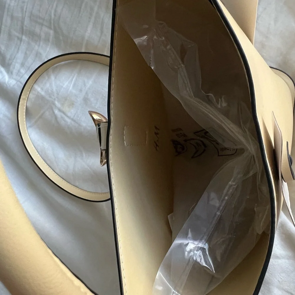 H&M Cream Bucket Shoulder Bag with Gold Accent - Picture 7 of 7